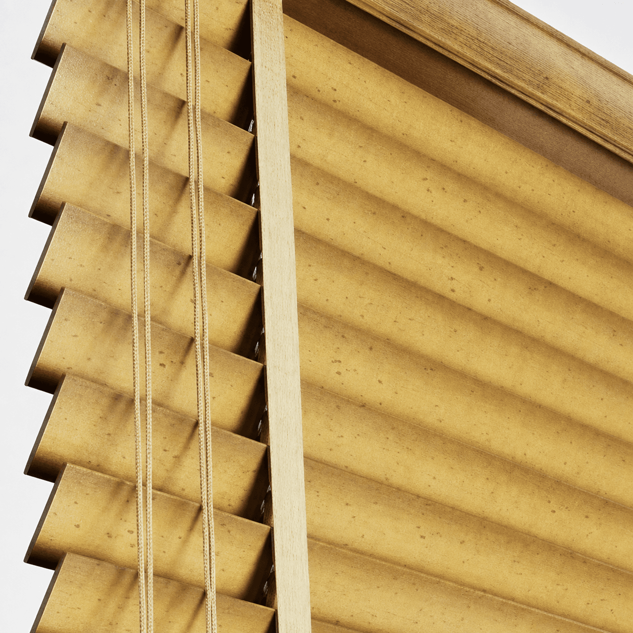 Houten jaloezie Vintage 50 mm in een stijlvol interieur